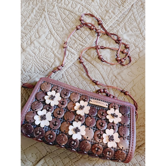 Handmade Jamaica Souvenir Bag – Coconut Shell Floral Crossbody - Picture 2 of 5